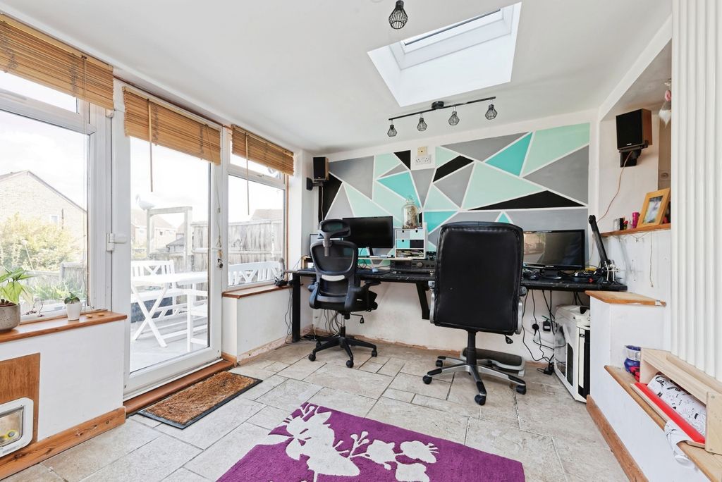 Property photo 3 of 17 Photo