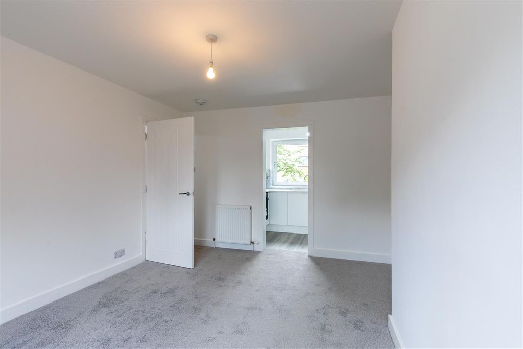 Property photo 3 of 14 S003.Jpg