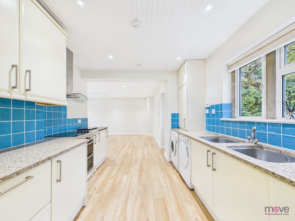 Property photo 2 of 27