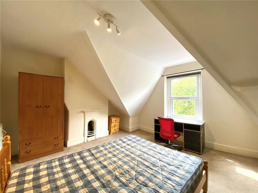 Property photo 2 of 26 Bright And Inviting Double Bedroom Featuring Ample...