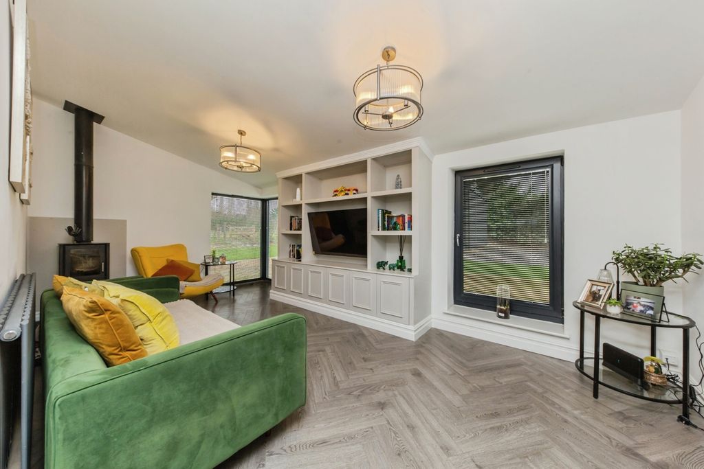 Property photo 3 of 19 Pbox-Img.Jpg