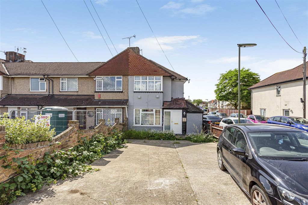 Property photo 1 of 9 London Road - Foh2.Jpg