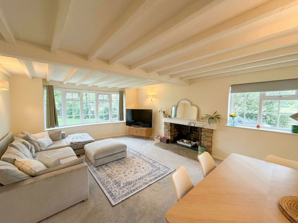 Property photo 2 of 14 Lounge