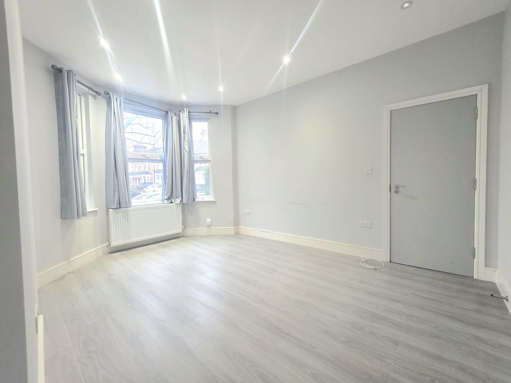 Property photo 3 of 15 Living Room2