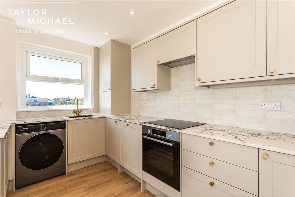 Additional image 6 of 2 bed flat to rentThe Esplanade, Selden, Worthing BN11