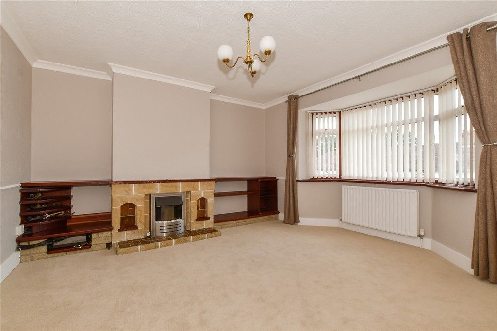 Property photo 1 of 13 Lounge