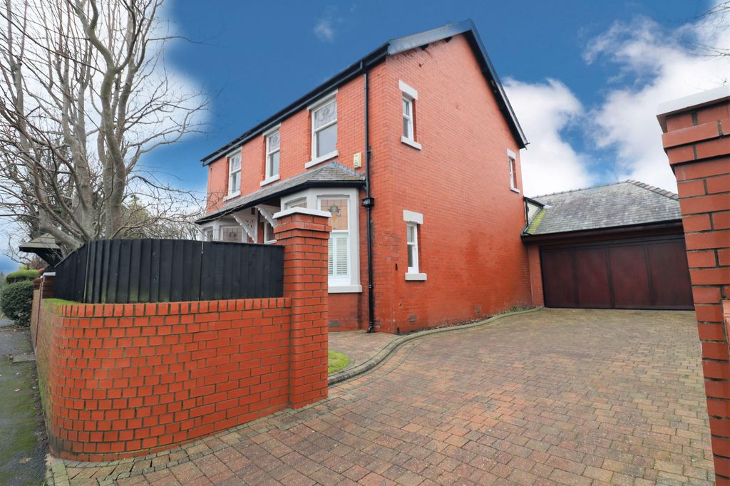 Property photo 2 of 53