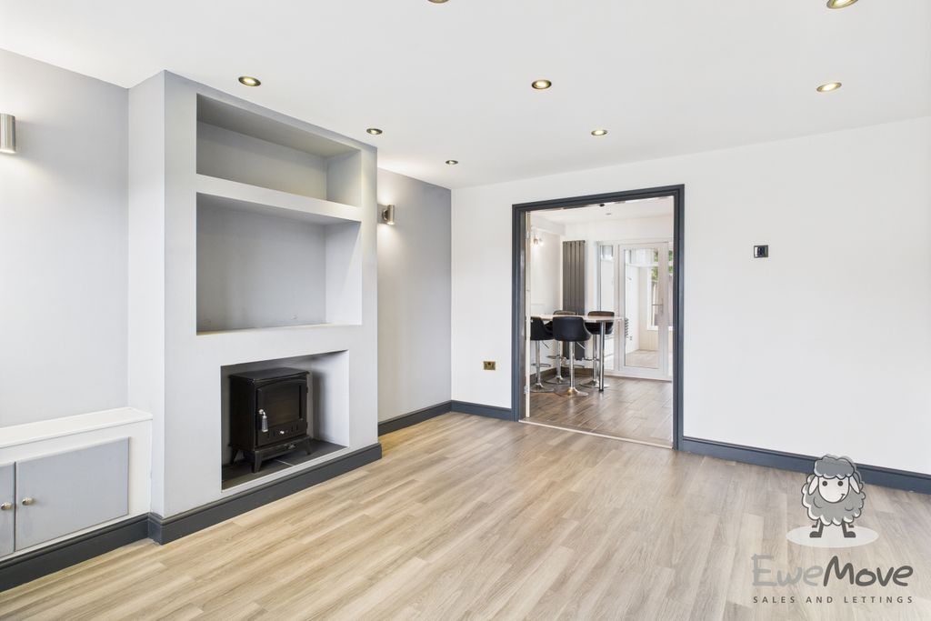 Property photo 3 of 13 4