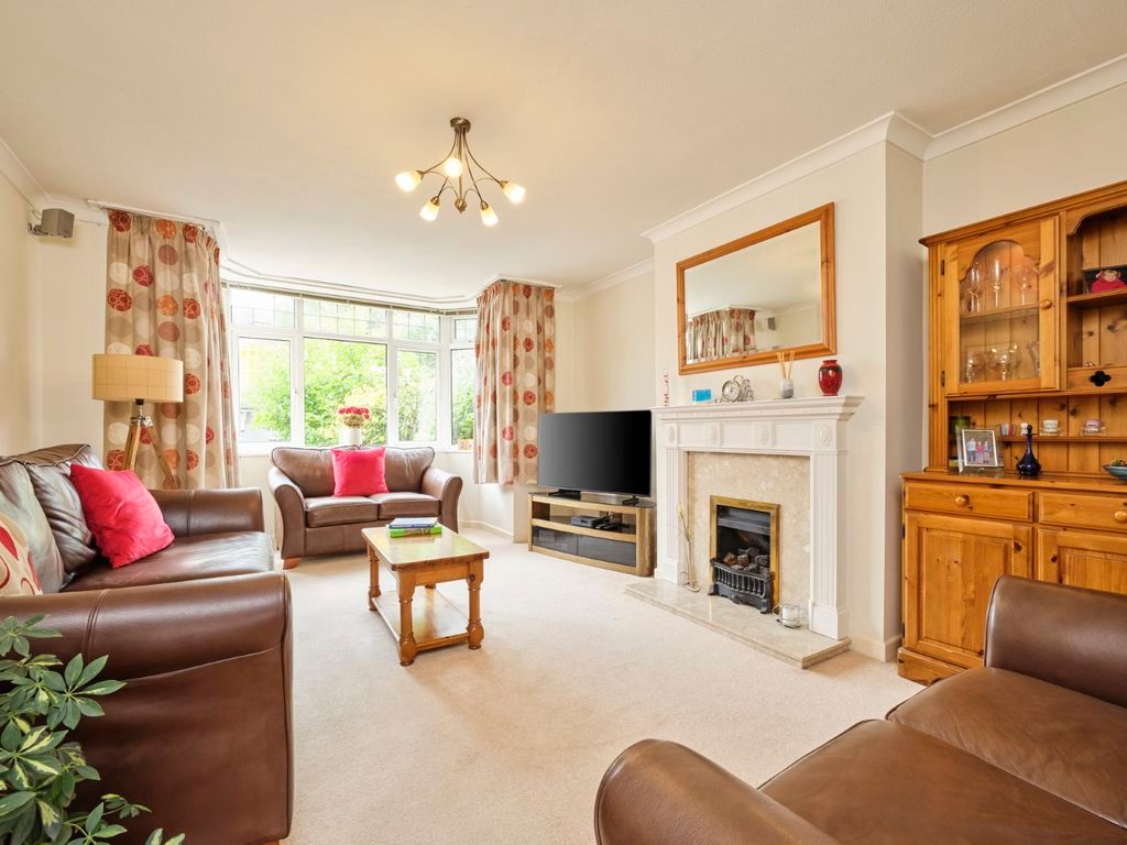 Property photo 3 of 17 Sitting Room