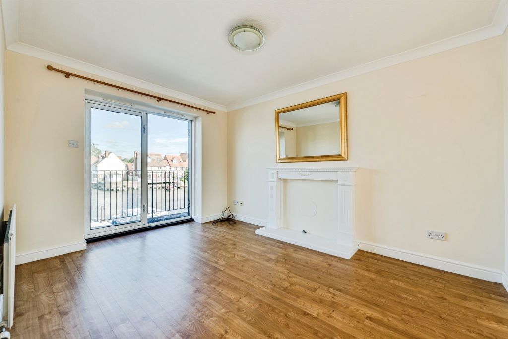 3 bed flat for saleWest Quay, Abingdon OX14 photo 5