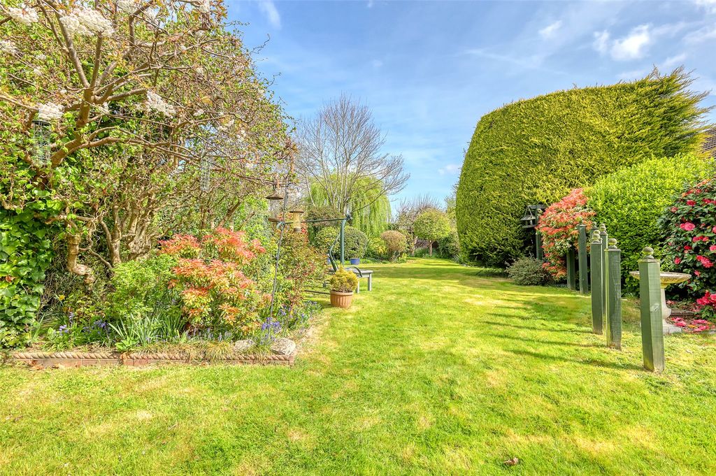 Property photo 2 of 10 Garden