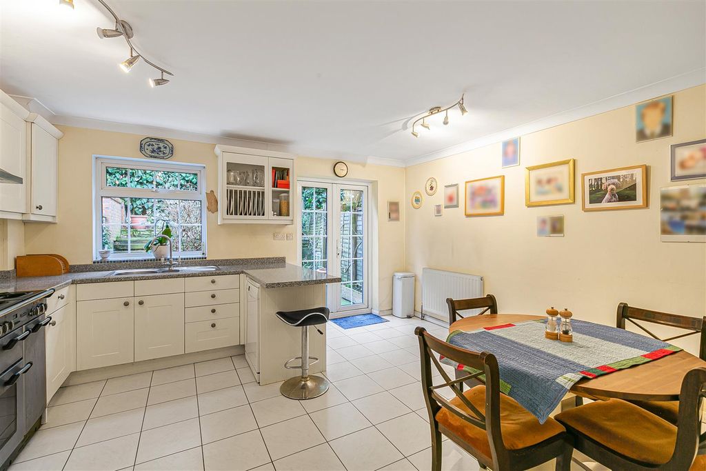 Property photo 2 of 24