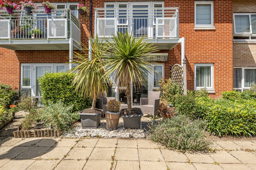 Property photo 1 of 18 1328998-20-687A81...