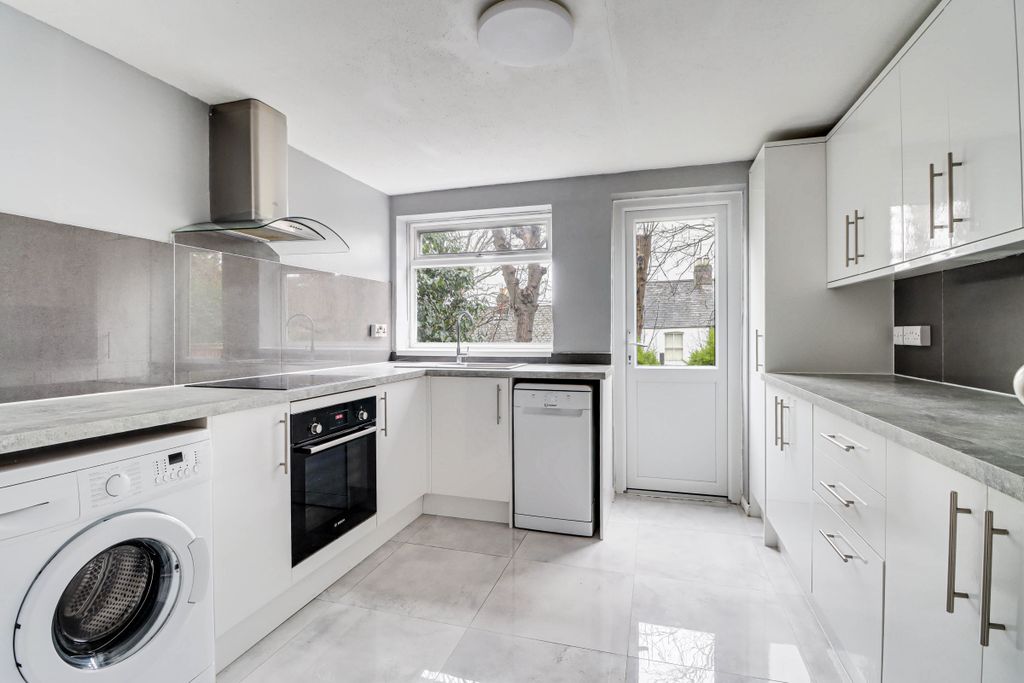 Property photo 3 of 14 Img4444Img4446