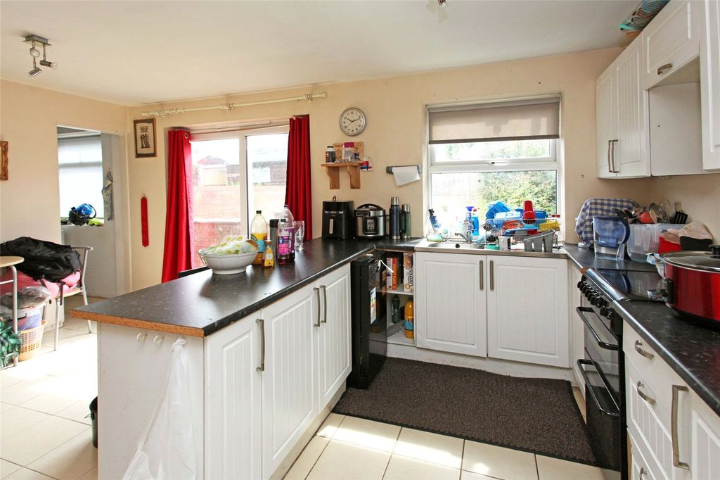 Property photo 2 of 16 Picture No. 12