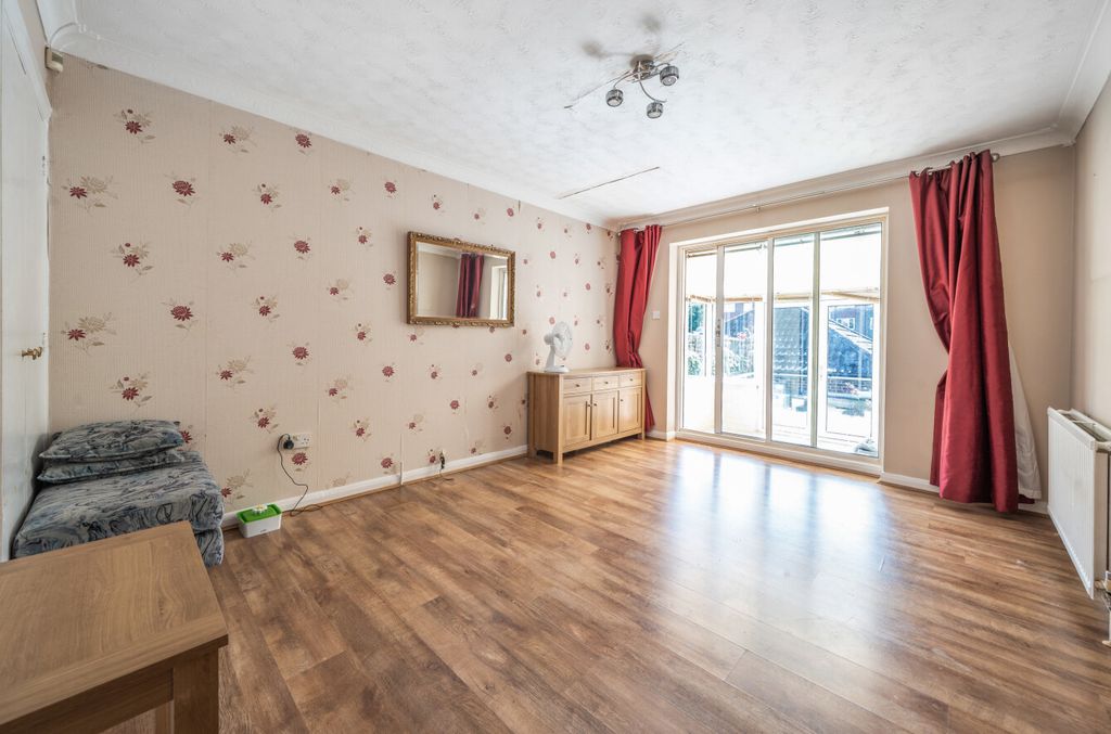 Property photo 3 of 16 1313966-16-685Ec5...