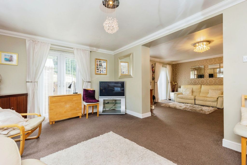 Property photo 3 of 21