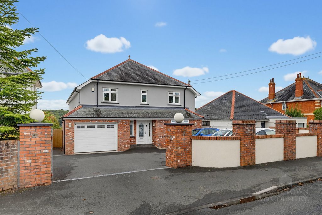 Property photo 1 of 33