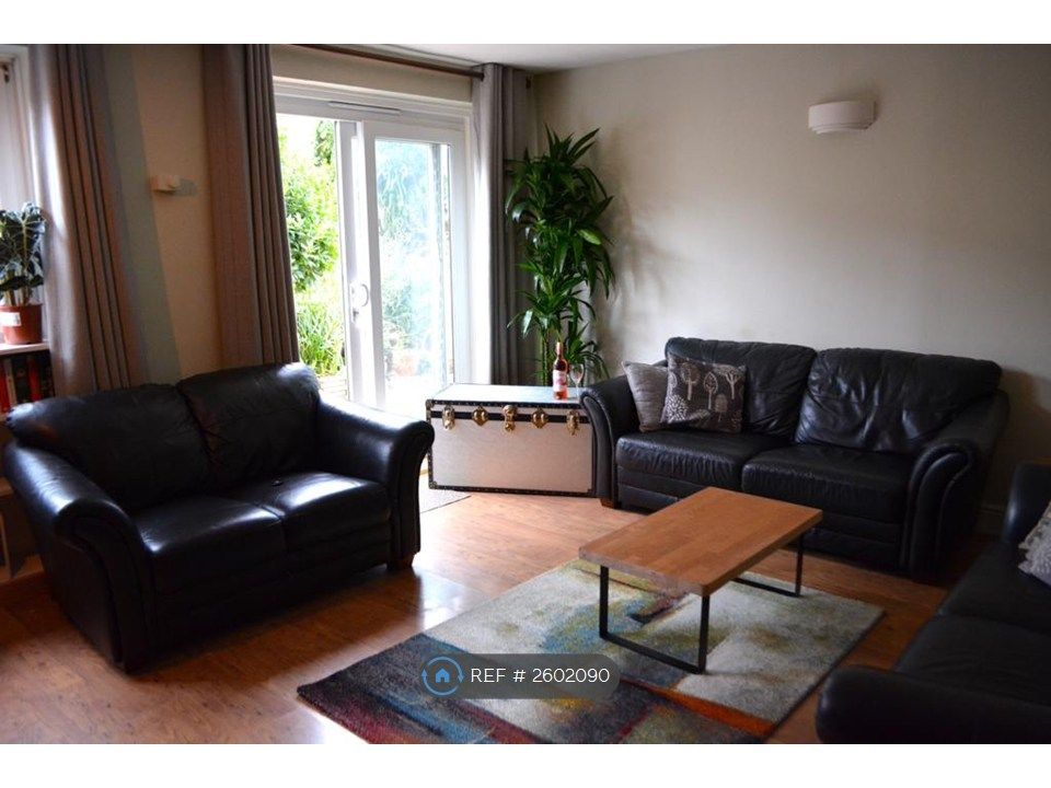 Property photo 2 of 25 Living Room To Outside Garden