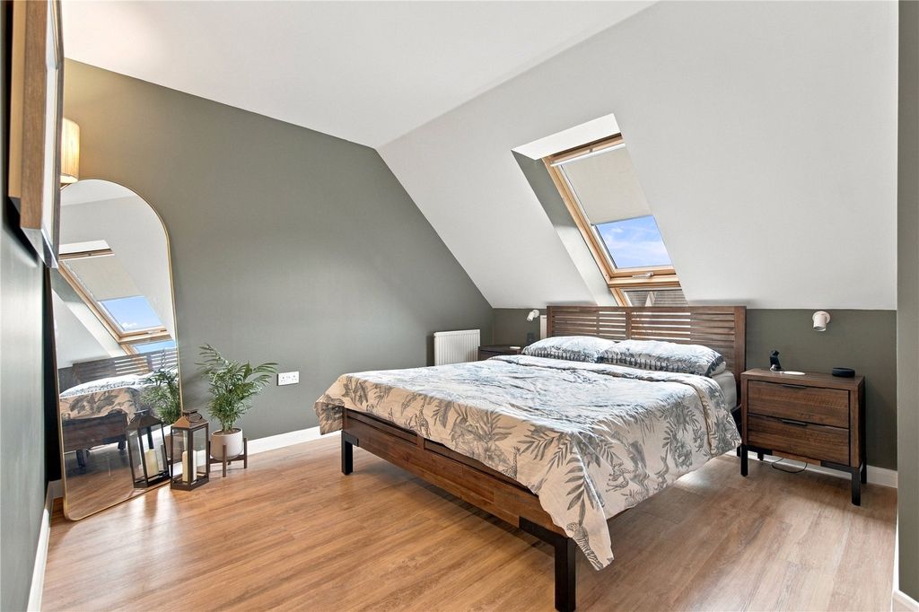 Property photo 3 of 24 Rowberry Walk