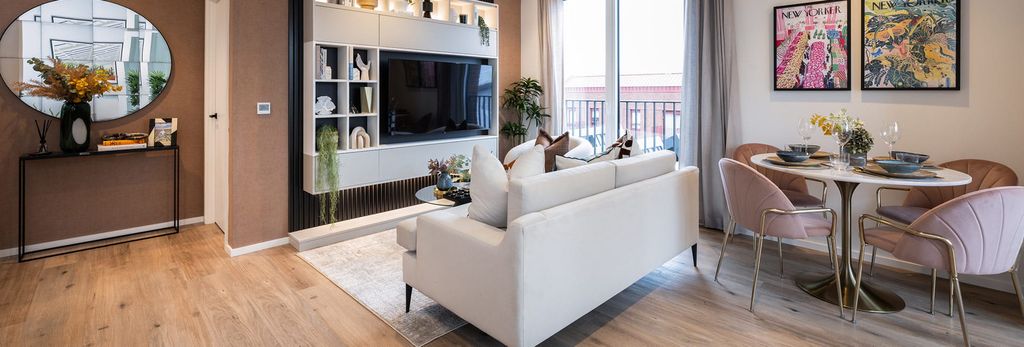 Property photo 1 of 5 Heron Wharf, Property A2-04-08, Light And Spacious Living Area
