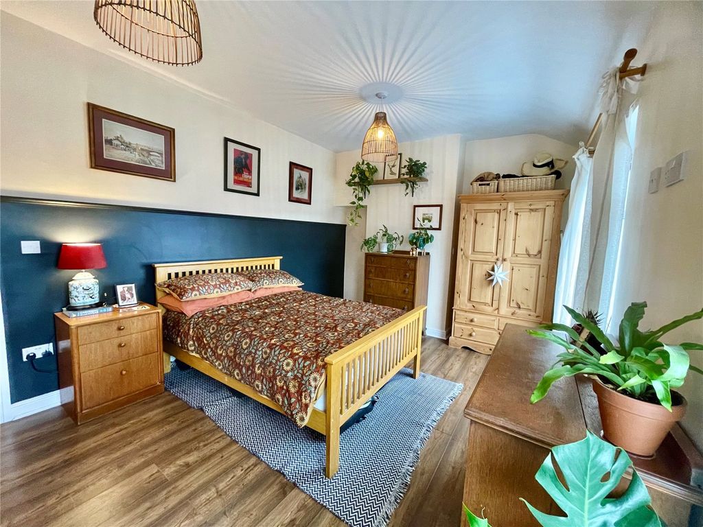 Property photo 3 of 17 Bedroom One
