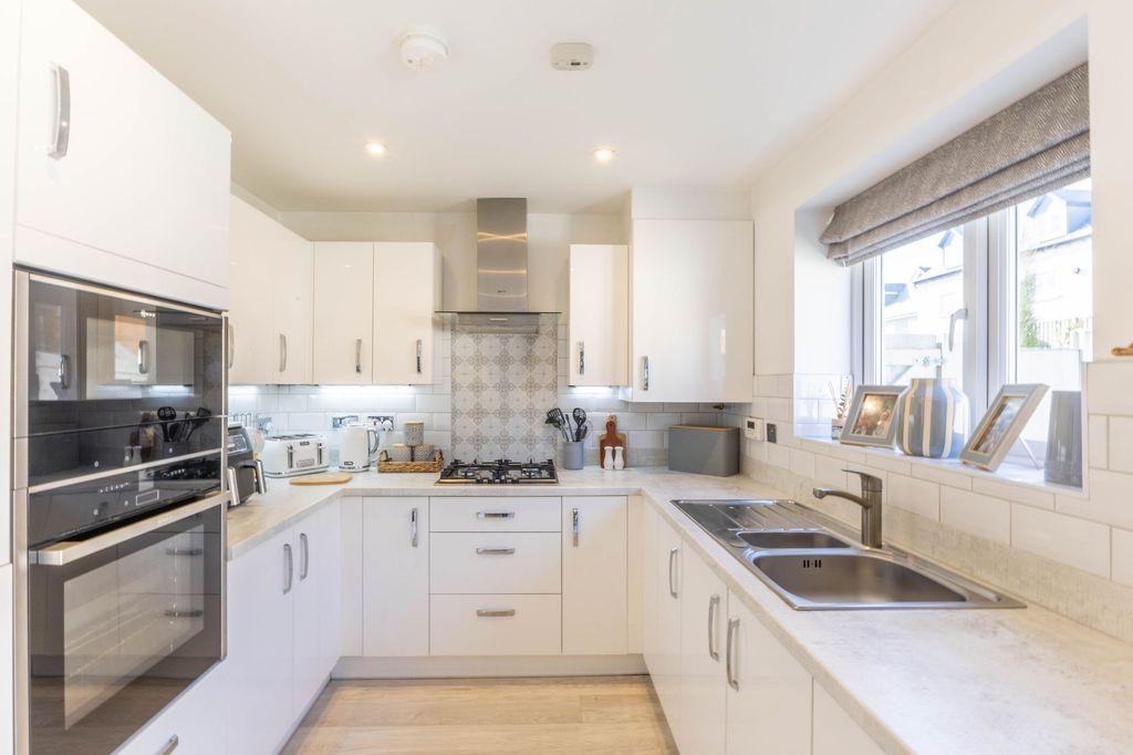 Property photo 2 of 30