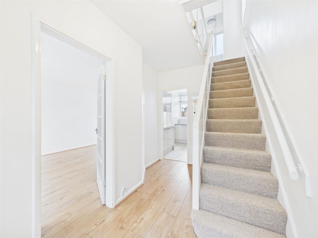 Property photo 2 of 19 Hallway