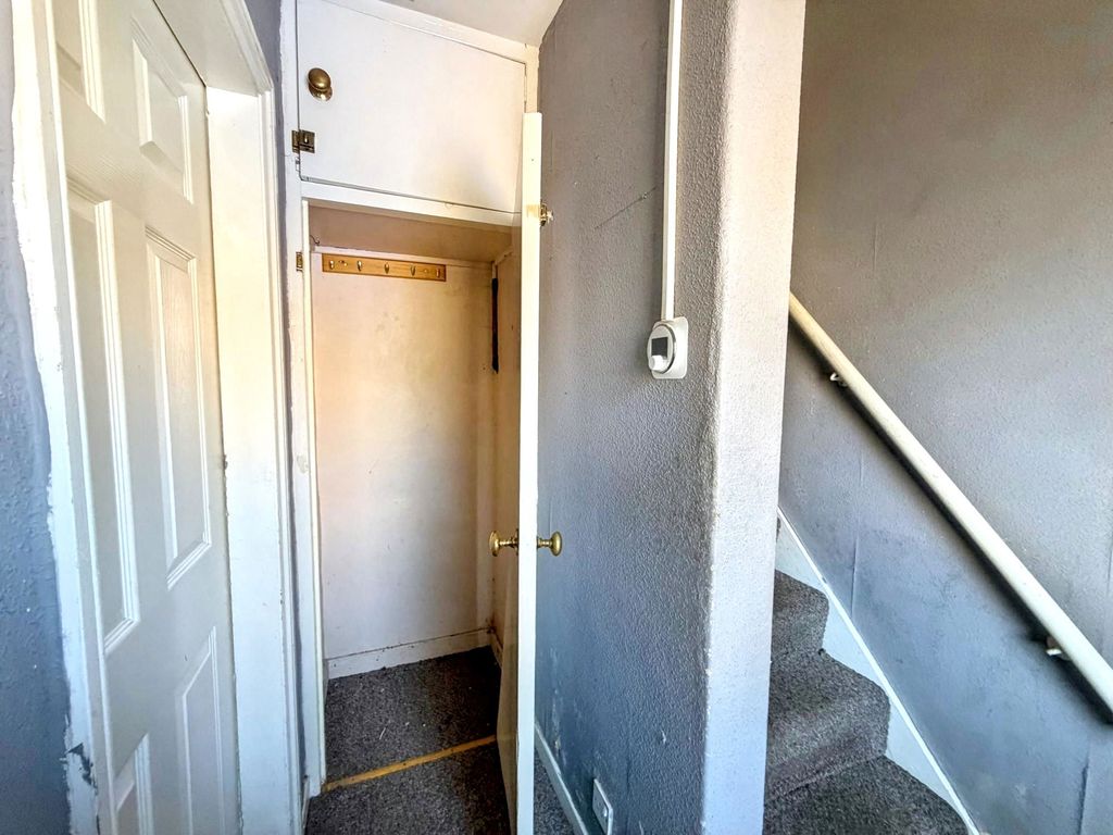 Property photo 3 of 32