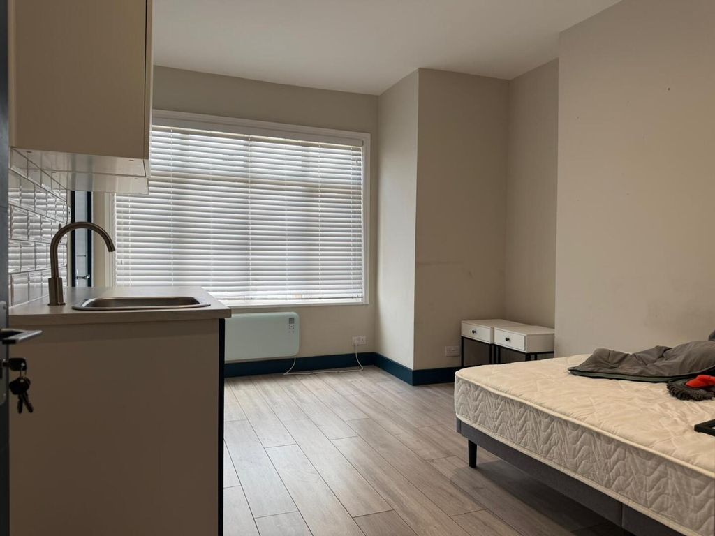 Property photo 1 of 10 Bedroom