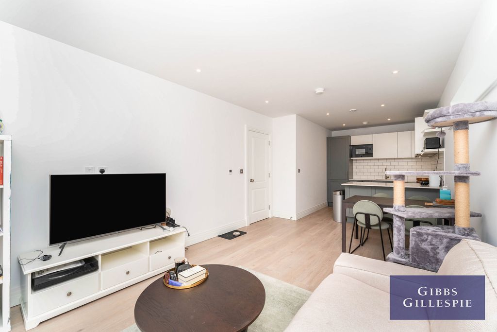 Property photo 2 of 10 1 - 011A607E-A151-ee