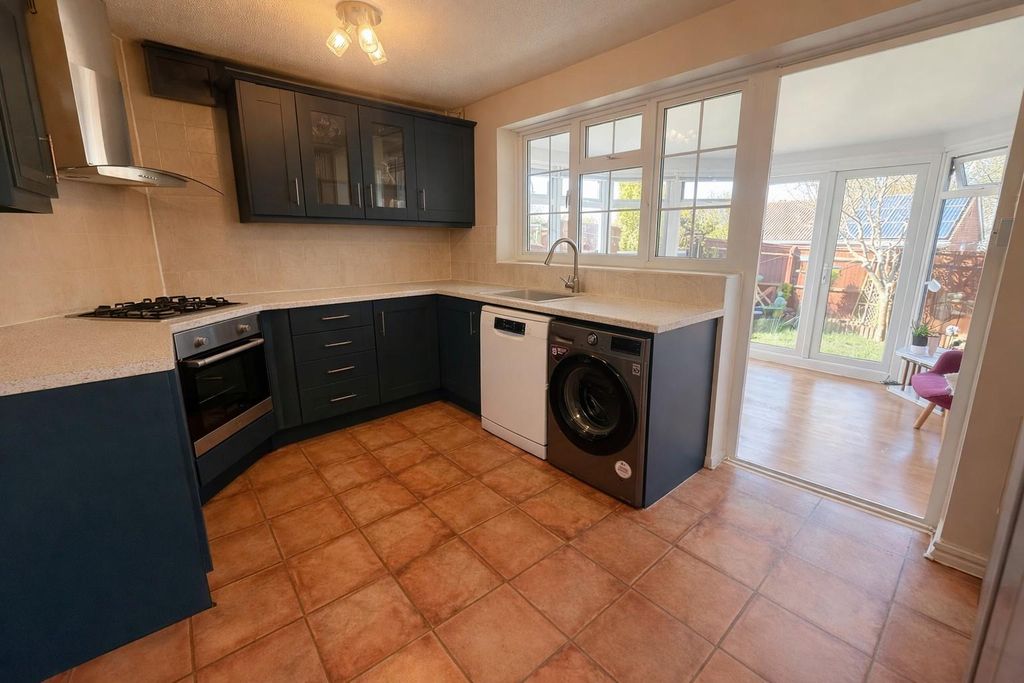 Property photo 3 of 10 Kitchern.Jpg