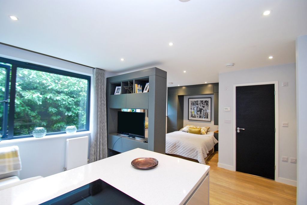 Property photo 3 of 9 Studio