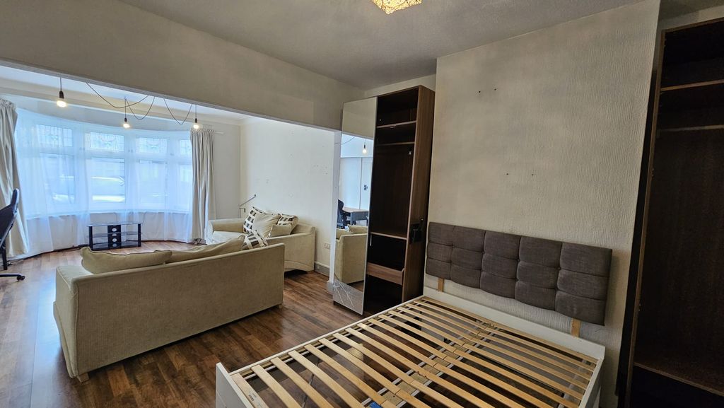 Property photo 2 of 3