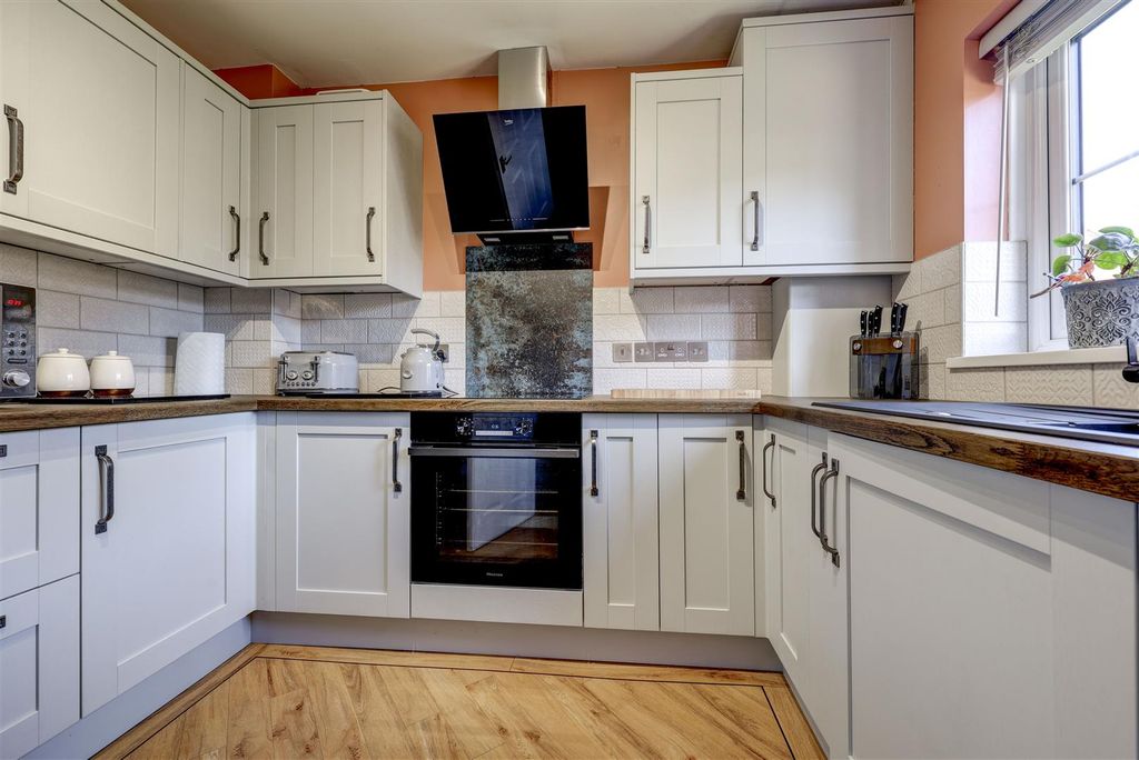 Property photo 2 of 16 Kitchen