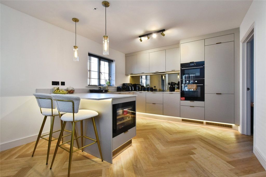 Property photo 2 of 20 Picture No. 28