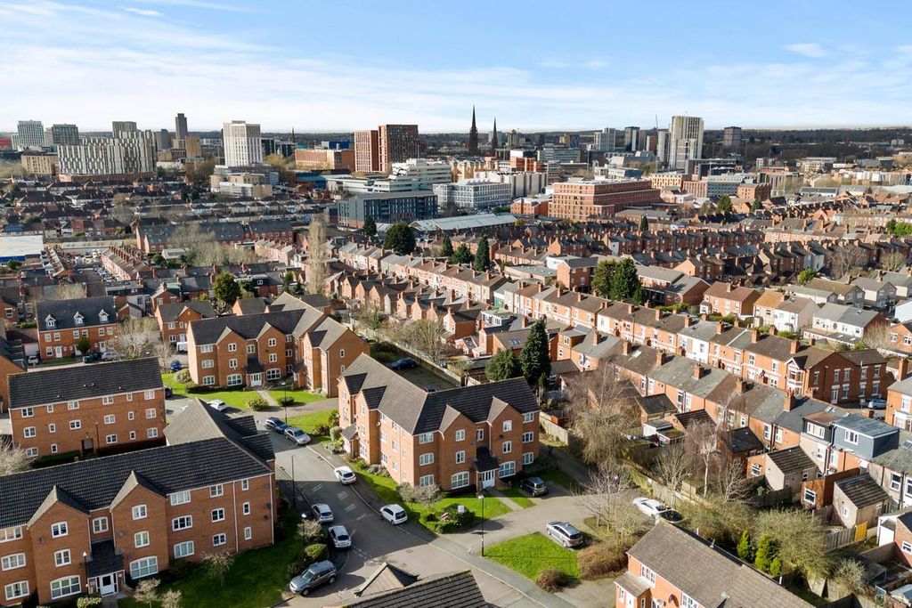 Property photo 2 of 12