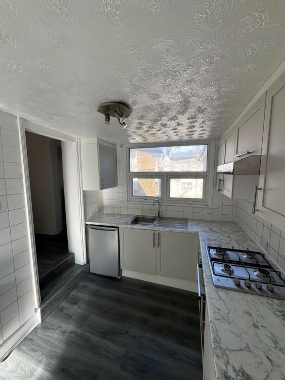 Property photo 1 of 24 Picture No. 12