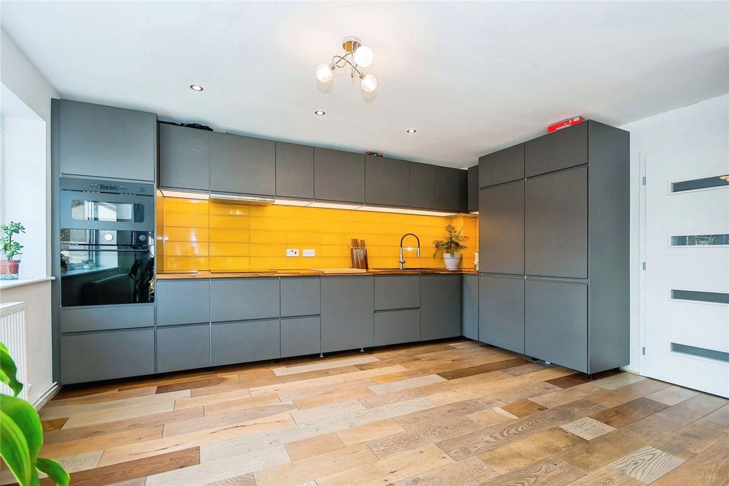 Property photo 3 of 19 Picture No. 17