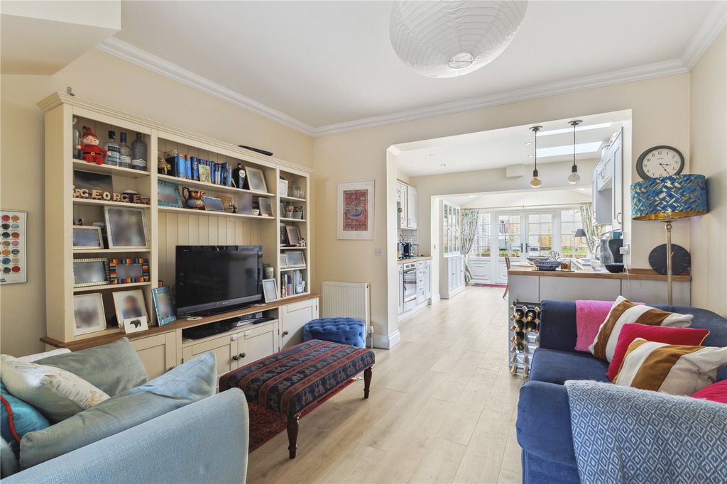 Property photo 2 of 12 Sitting Room