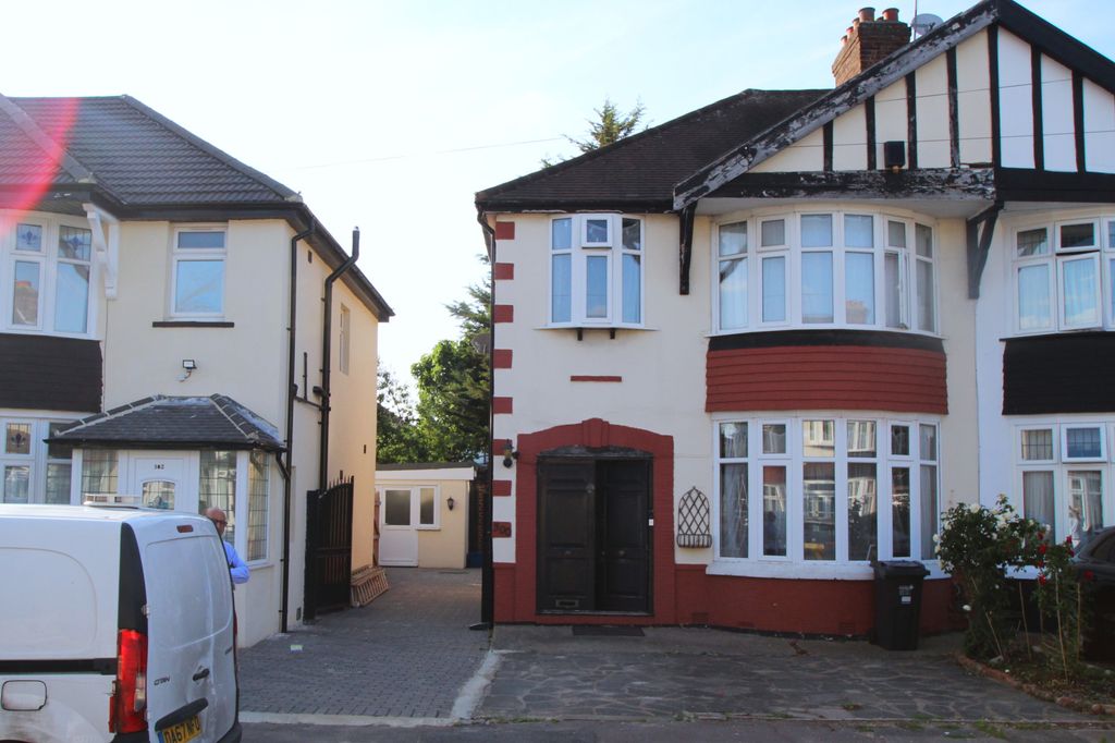 Property photo 2 of 26