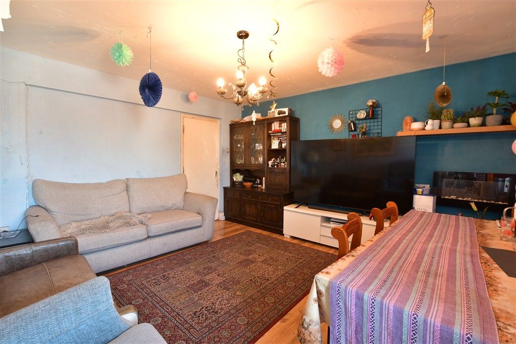 Property photo 3 of 9 Lounge/Dining Room