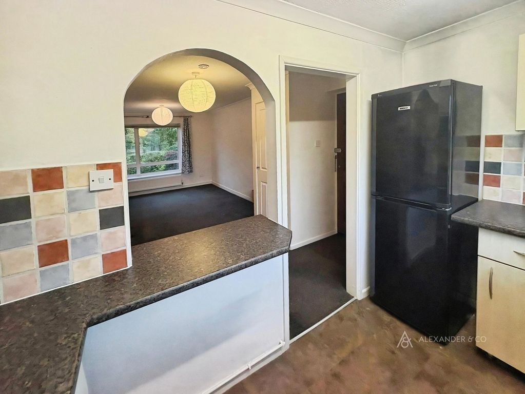 Property photo 3 of 8 Kitchen