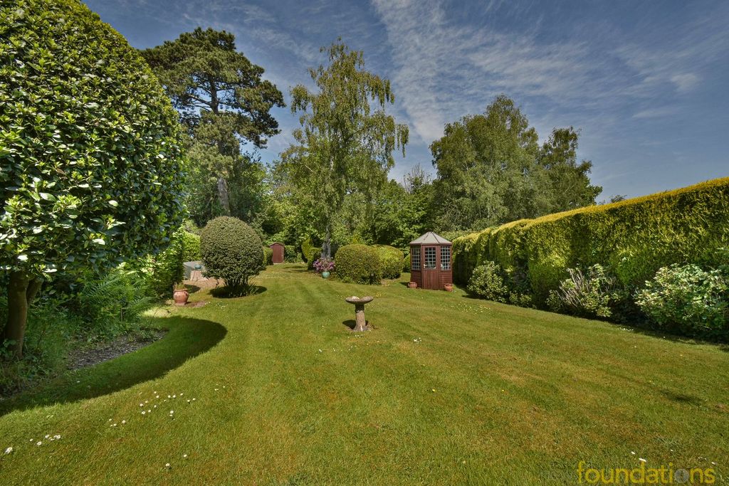 Property photo 2 of 25