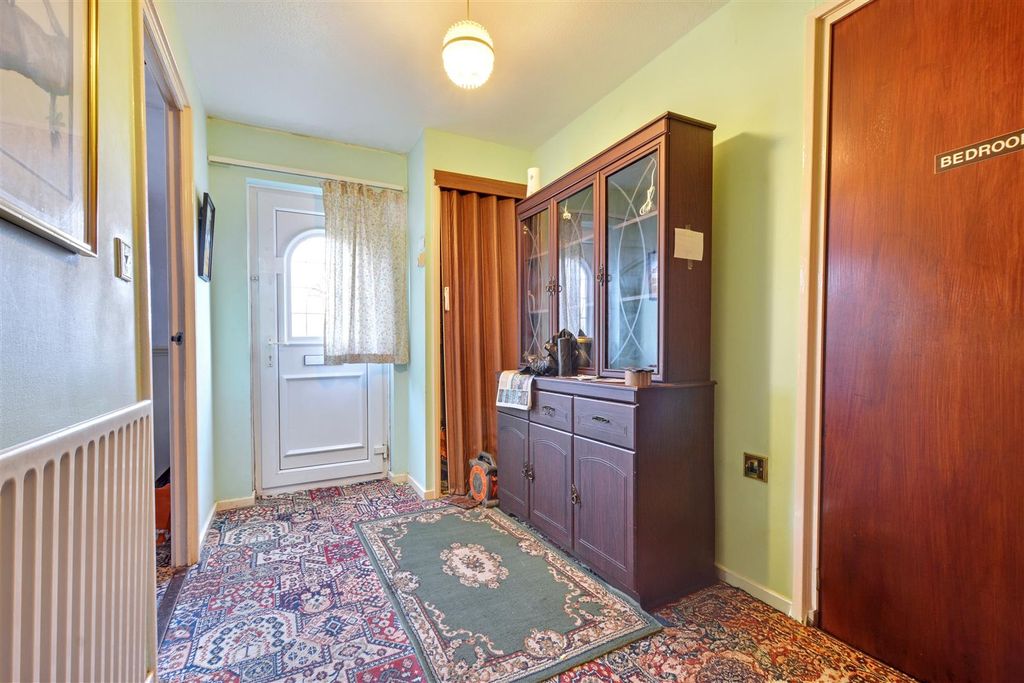 Property photo 3 of 14 Entrance Hall.Jpeg