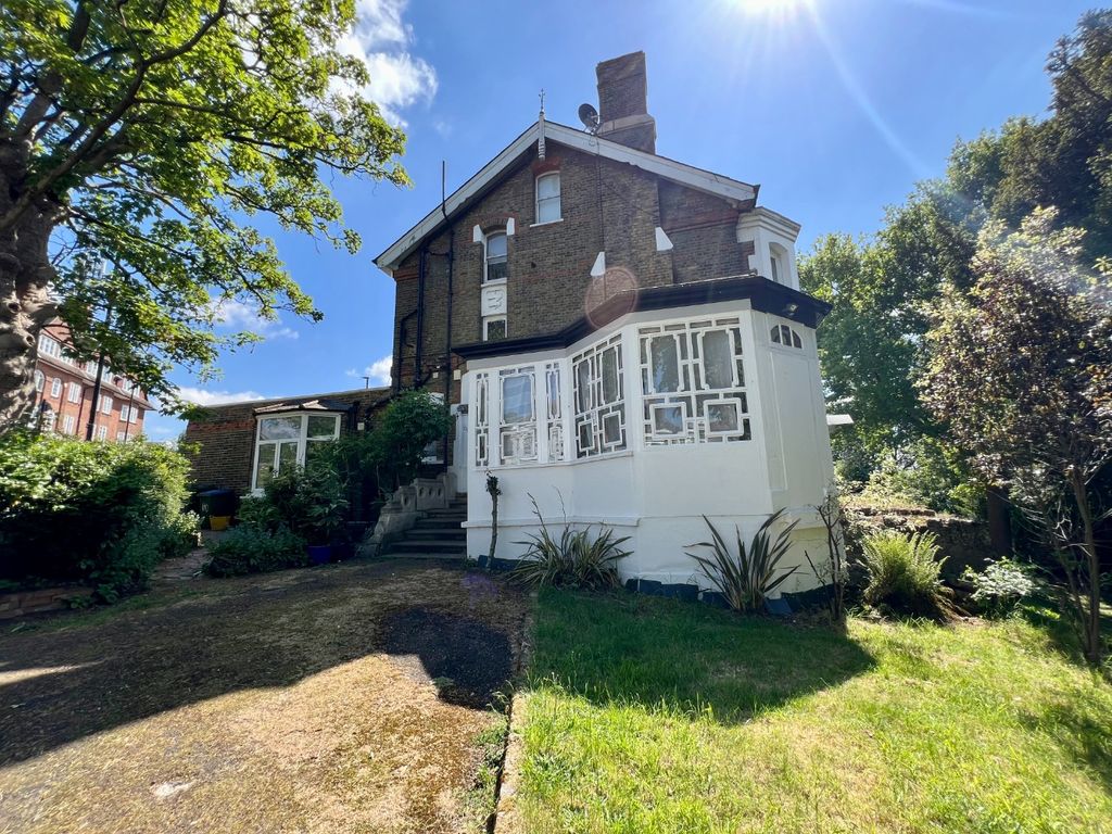 Property photo 2 of 13 4067306