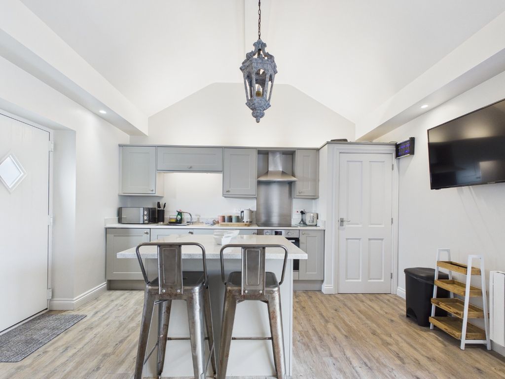 Property photo 3 of 16 4936596