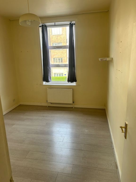 Property photo 1 of 14 Stylish 2-Bedroom Flat With Covered Terrace In The Heart Of Leytonstone, E11