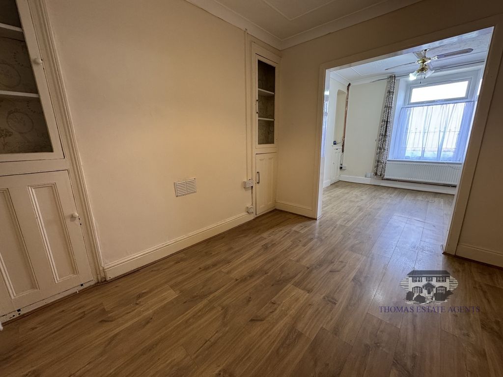 Property photo 2 of 14 Lounge