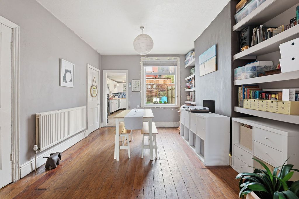 Property photo 3 of 17